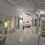 Fully Renovated Villa 3Br In Seminyak - Oberoi