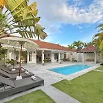 Fully Renovated Villa 3Br In Seminyak - Oberoi