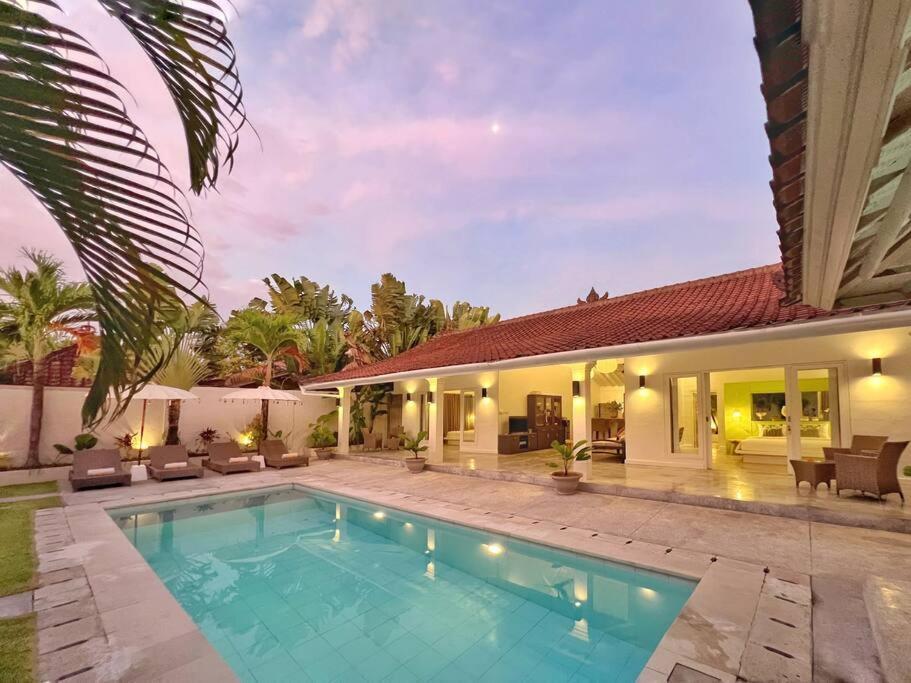 Fully Renovated 3br In - Oberoi *