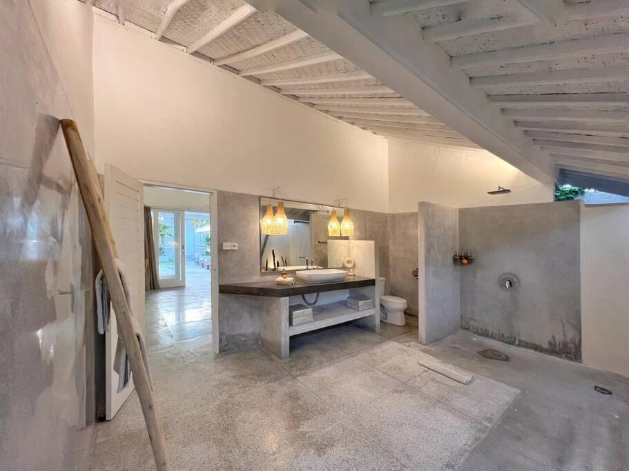 Fully Renovated 3br In - Oberoi Villa