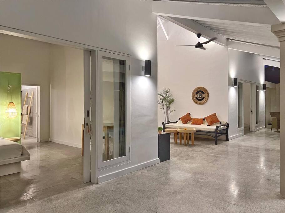 Fully Renovated 3br In - Oberoi Villa *