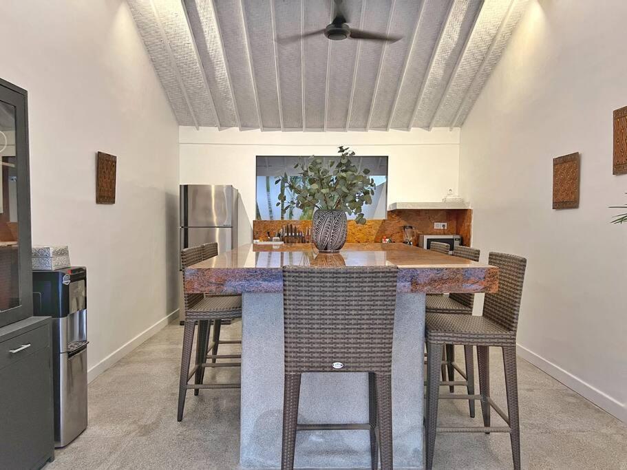 Fully Renovated 3br In - Oberoi *