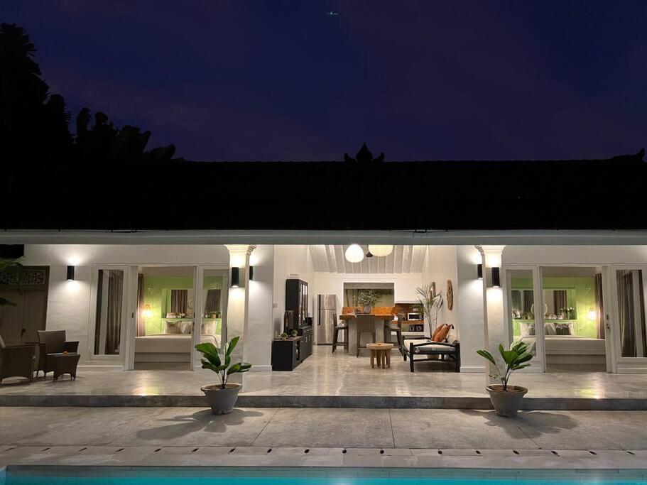 Fully Renovated 3br In - Oberoi *