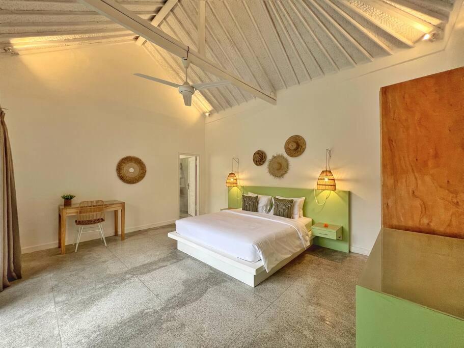 Fully Renovated 3br In - Oberoi *