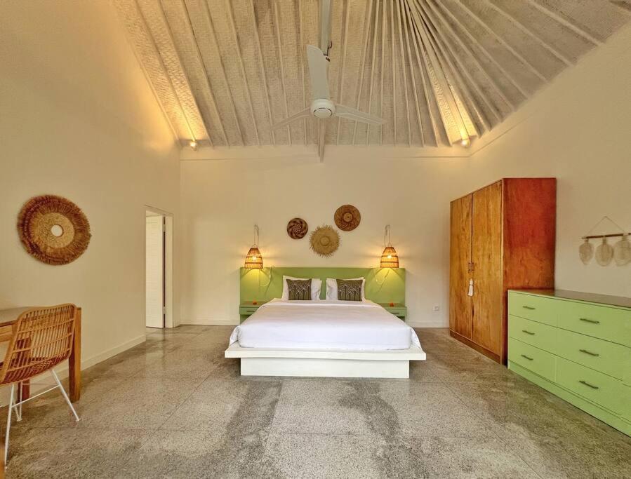 Fully Renovated 3br In - Oberoi *