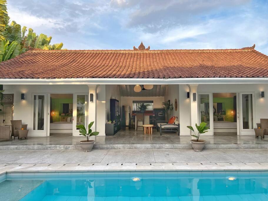 Fully Renovated 3br In - Oberoi *